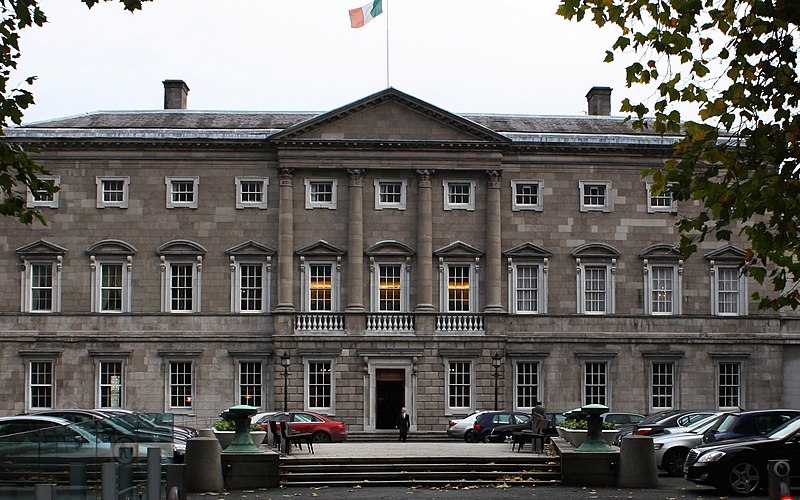 Photo of Leinster House taken from the main gates