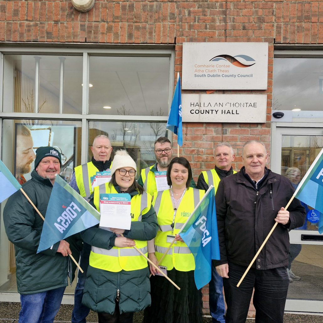 SDCC Fórsa members outside county hall